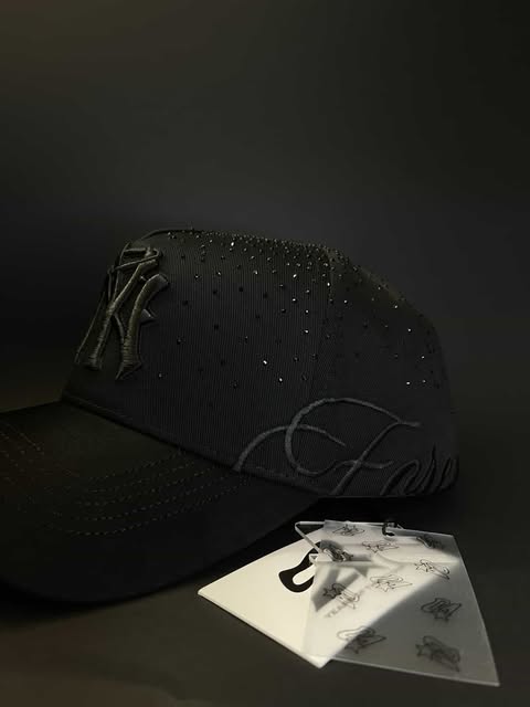 31 Hats Ny Forever black